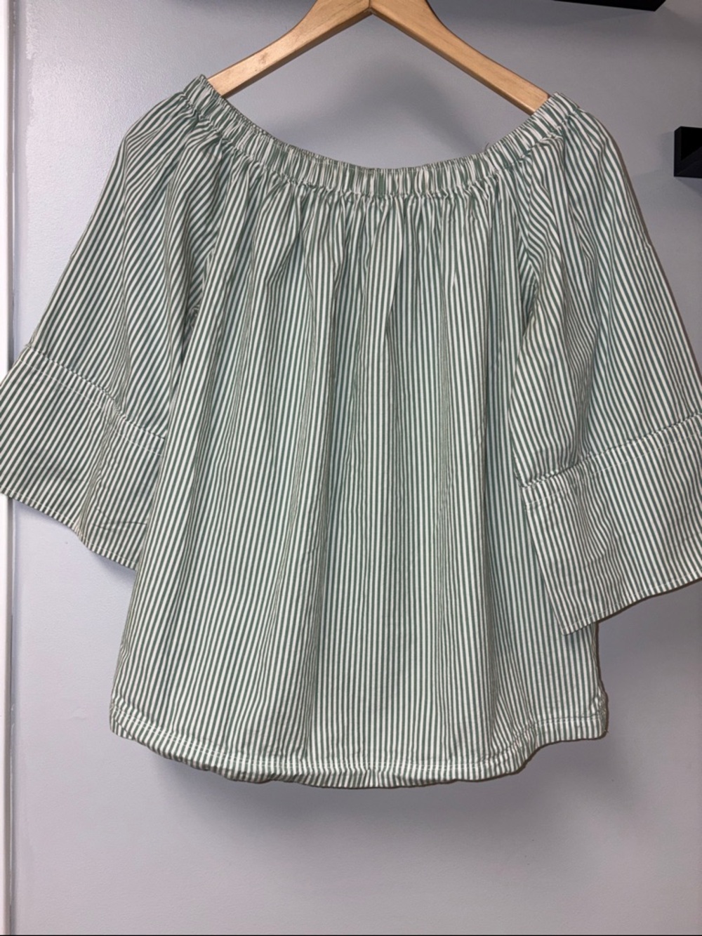 Free Assembly Stripped Statement Sleeve On/Off Shoulder Sz L